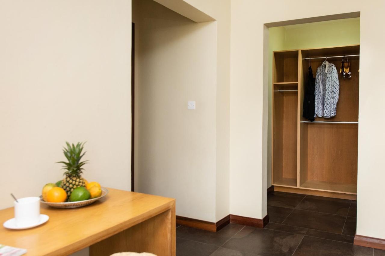 Happy Days Guest House Леморн Экстерьер фото