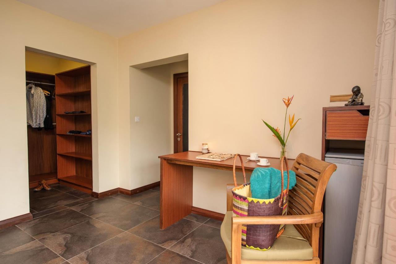 Happy Days Guest House Леморн Экстерьер фото